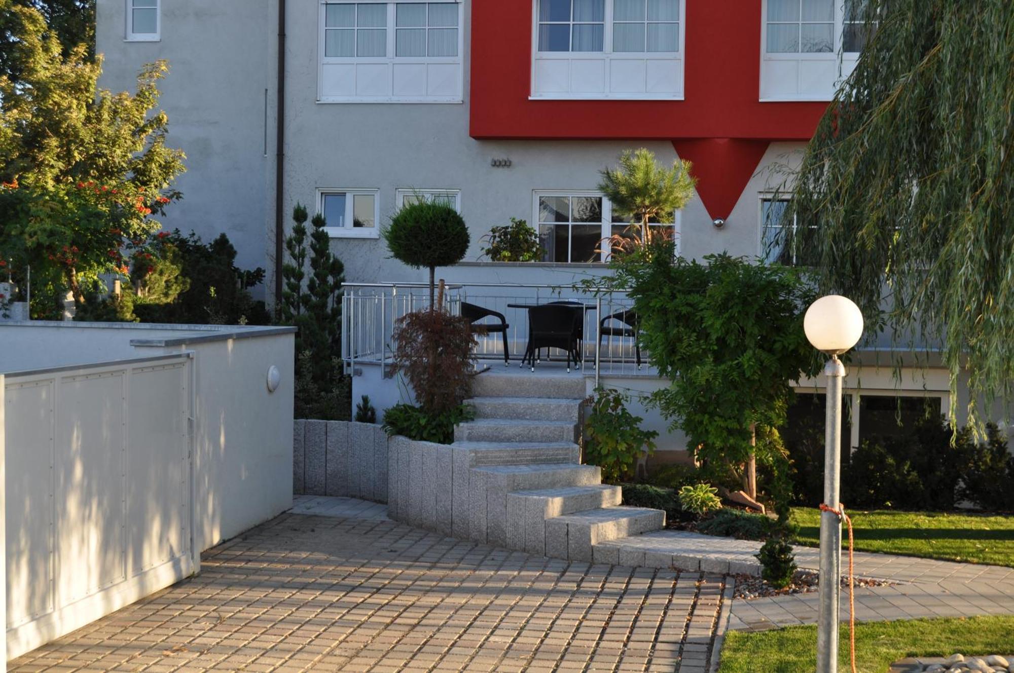 Kirchers Park & Wellnesshotel Kaiserstuhl Garni Endingen am Kaiserstuhl Buitenkant foto